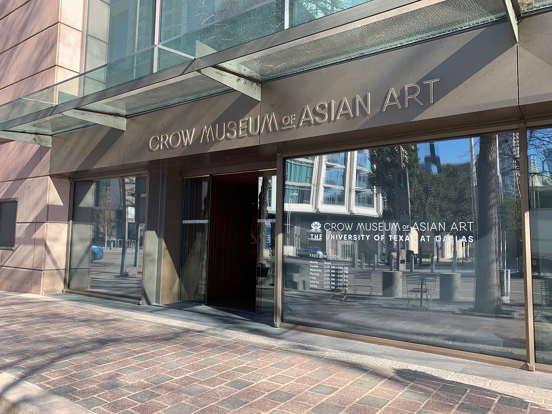 Trammell Crow Center and Sculpture Garden